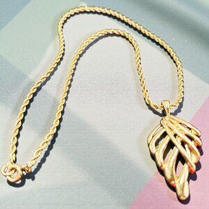 Vintage Trifari Gold-Toned Leaf Pendant & Diamond Cut Chain